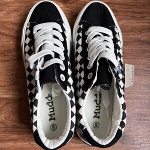 Mudd Women's Canvas Shoes, Size 6